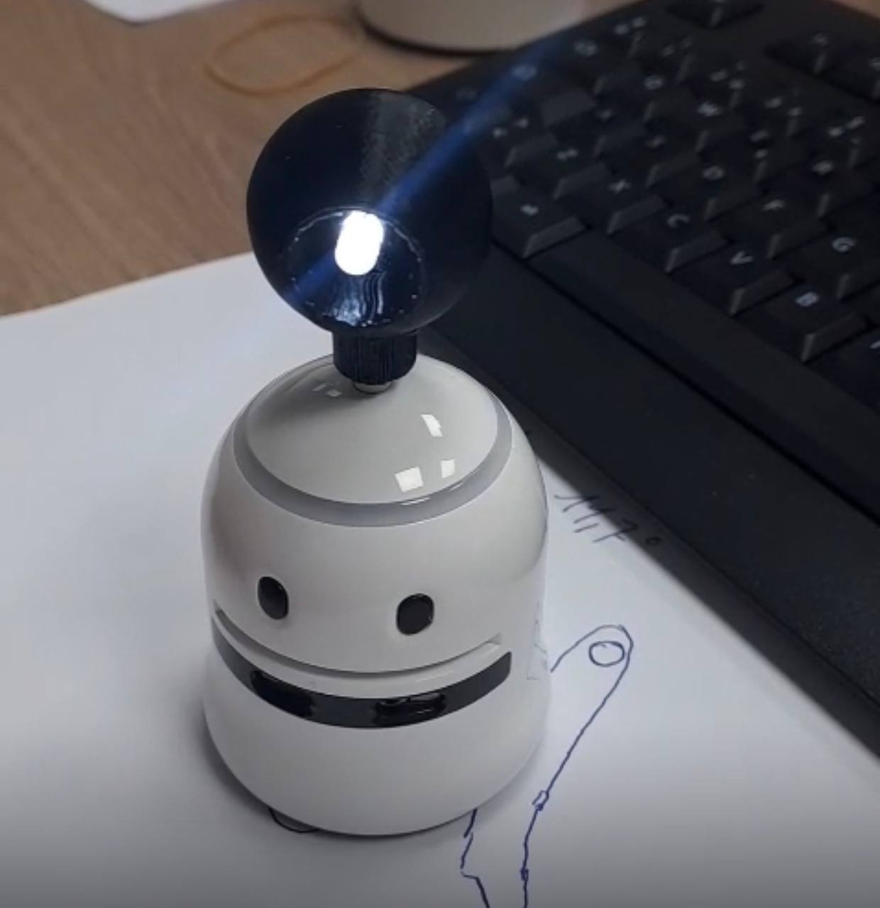Robot True True con luz